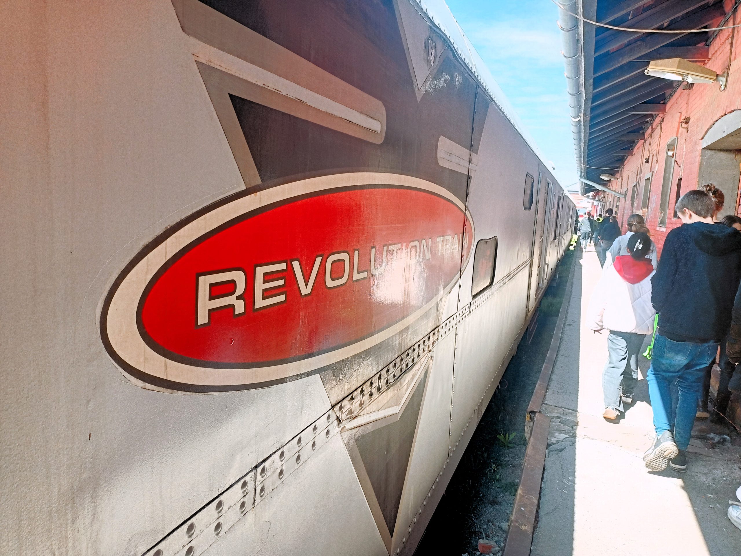 6a_Revolution_train_1_Revolution train