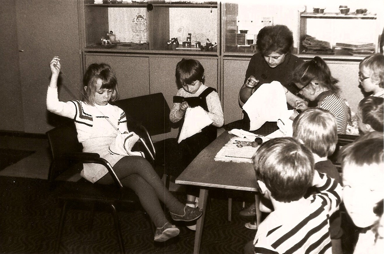 1977_ŠD_Vyšívání_1
