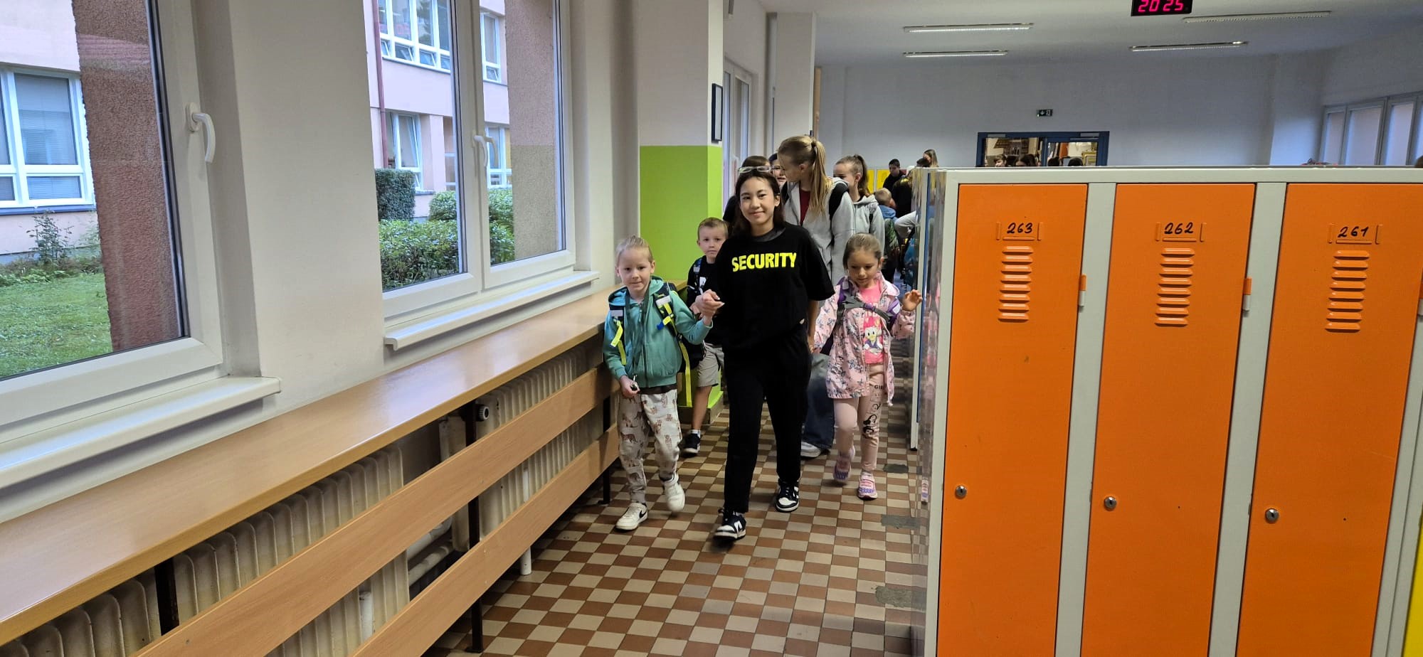 Deváťáci_pomáhají_prvňáčkům_4