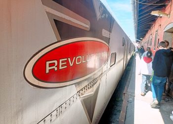 6a_Revolution_train_1_Revolution train
